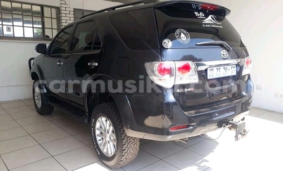 Nunua Ilio tumika Toyota Hilux Nyeusi Gari ndani ya Beitbridge nchini Matabeleland Kusini Nunua Ilio tumika Toyota Hilux Nyeusi Gari ndani ya Beitbridge nchini Matabeleland Kusini