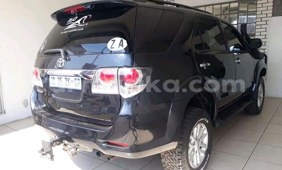 Nunua Ilio tumika Toyota Hilux Nyeusi Gari ndani ya Beitbridge nchini Matabeleland Kusini Nunua Ilio tumika Toyota Hilux Nyeusi Gari ndani ya Beitbridge nchini Matabeleland Kusini