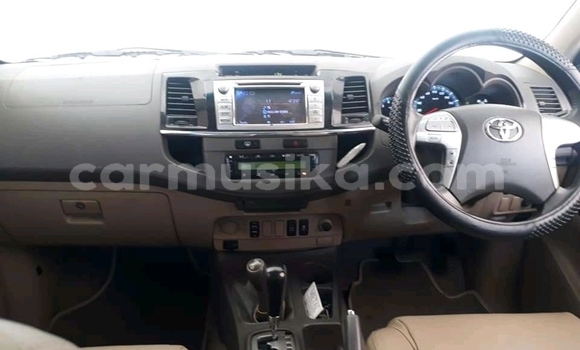 Nunua Ilio tumika Toyota Hilux Nyeusi Gari ndani ya Beitbridge nchini Matabeleland Kusini Nunua Ilio tumika Toyota Hilux Nyeusi Gari ndani ya Beitbridge nchini Matabeleland Kusini