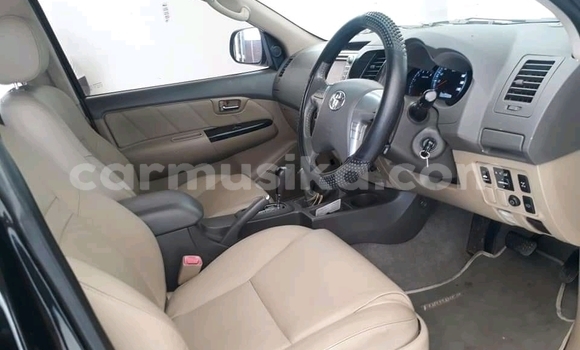 Nunua Ilio tumika Toyota Hilux Nyeusi Gari ndani ya Beitbridge nchini Matabeleland Kusini Nunua Ilio tumika Toyota Hilux Nyeusi Gari ndani ya Beitbridge nchini Matabeleland Kusini