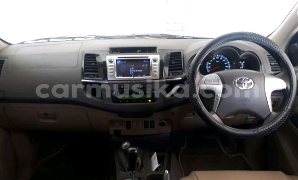 Nunua Ilio tumika Toyota Hilux Nyeusi Gari ndani ya Beitbridge nchini Matabeleland Kusini Nunua Ilio tumika Toyota Hilux Nyeusi Gari ndani ya Beitbridge nchini Matabeleland Kusini