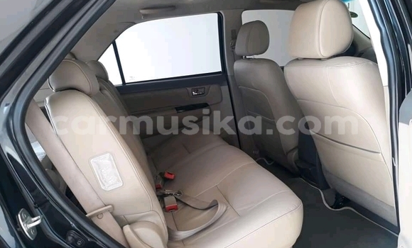 Nunua Ilio tumika Toyota Hilux Nyeusi Gari ndani ya Beitbridge nchini Matabeleland Kusini Nunua Ilio tumika Toyota Hilux Nyeusi Gari ndani ya Beitbridge nchini Matabeleland Kusini