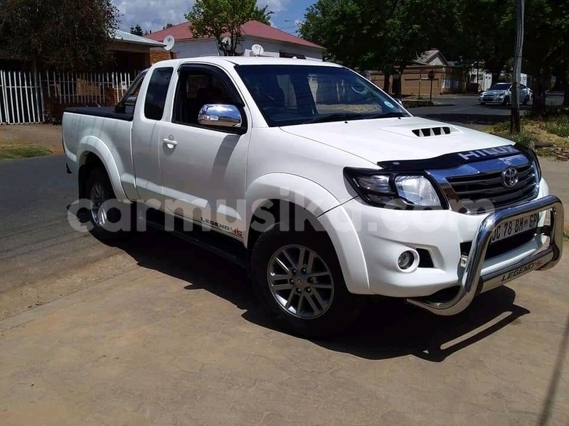 Big with watermark toyota hilux matabeleland south beitbridge 9577