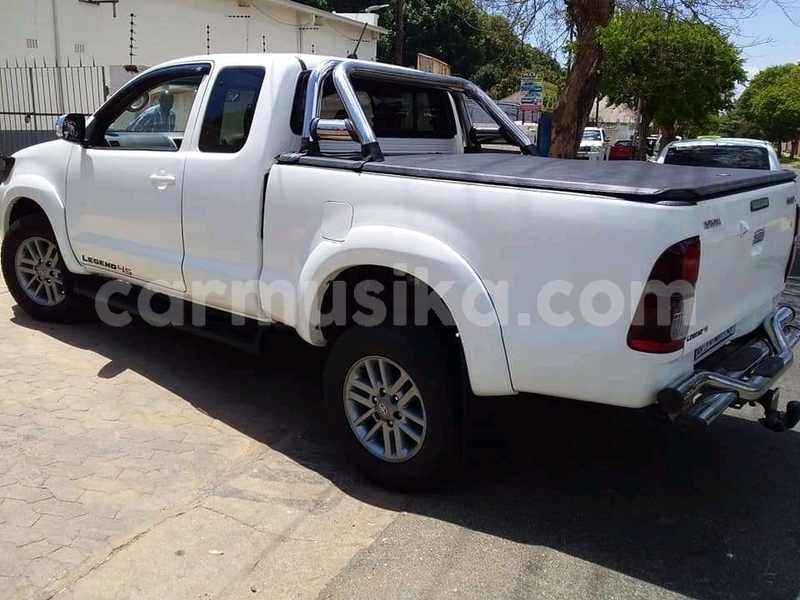 Big with watermark toyota hilux matabeleland south beitbridge 9577