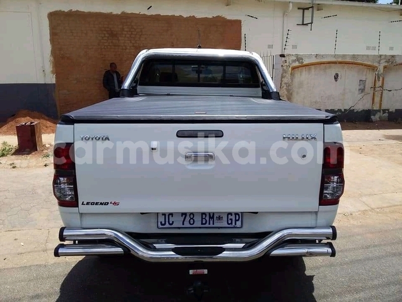 Big with watermark toyota hilux matabeleland south beitbridge 9577