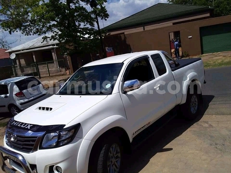 Big with watermark toyota hilux matabeleland south beitbridge 9577