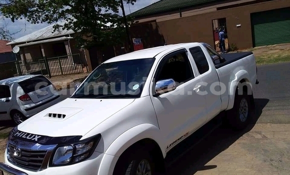 Tenga Tsaru Toyota Hilux Chena Mota in Beitbridge in Matabeleland South Tenga Tsaru Toyota Hilux Chena Mota in Beitbridge in Matabeleland South