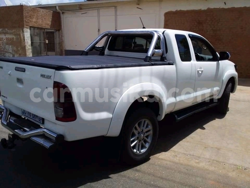 Big with watermark toyota hilux matabeleland south beitbridge 9577