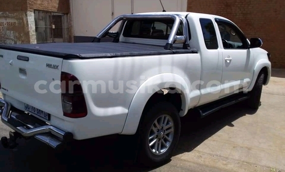 Tenga Tsaru Toyota Hilux Chena Mota in Beitbridge in Matabeleland South Tenga Tsaru Toyota Hilux Chena Mota in Beitbridge in Matabeleland South
