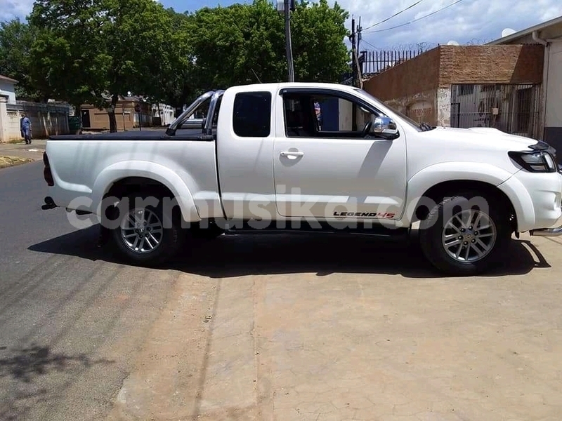 Big with watermark toyota hilux matabeleland south beitbridge 9577