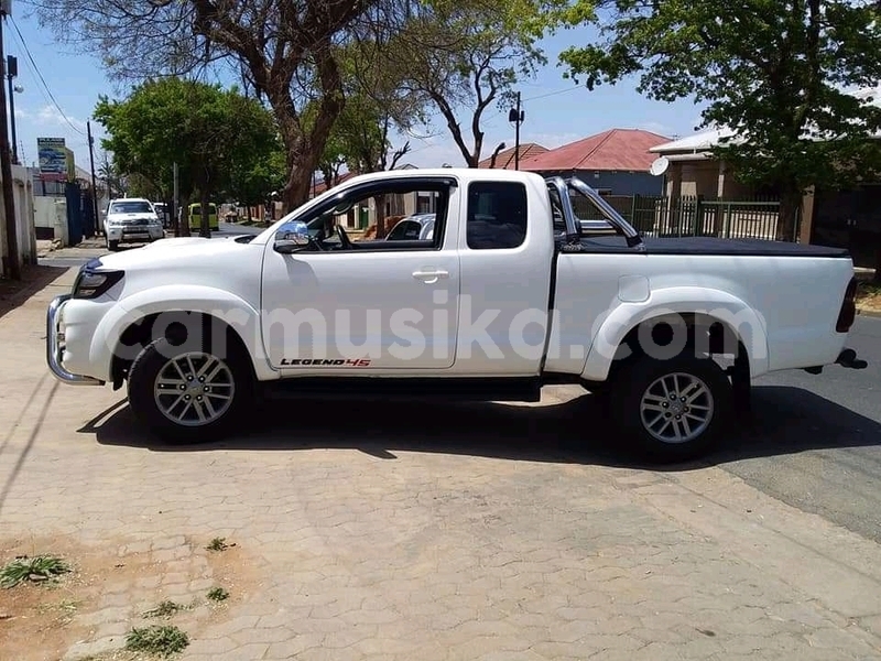 Big with watermark toyota hilux matabeleland south beitbridge 9577