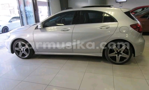 Nunua Ilio tumika Mercedes‒Benz C–Class Fedha Gari ndani ya Beitbridge nchini Matabeleland Kusini Nunua Ilio tumika Mercedes‒Benz C–Class Fedha Gari ndani ya Beitbridge nchini Matabeleland Kusini