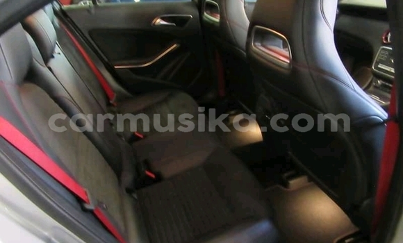 Nunua Ilio tumika Mercedes‒Benz C–Class Fedha Gari ndani ya Beitbridge nchini Matabeleland Kusini Nunua Ilio tumika Mercedes‒Benz C–Class Fedha Gari ndani ya Beitbridge nchini Matabeleland Kusini