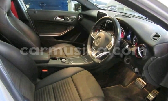 Nunua Ilio tumika Mercedes‒Benz C–Class Fedha Gari ndani ya Beitbridge nchini Matabeleland Kusini Nunua Ilio tumika Mercedes‒Benz C–Class Fedha Gari ndani ya Beitbridge nchini Matabeleland Kusini