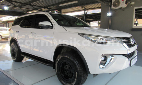 Acheter Occasion Voiture Toyota Fortuner Blanc à Beitbridge, Matabeleland South Acheter Occasion Voiture Toyota Fortuner Blanc à Beitbridge, Matabeleland South