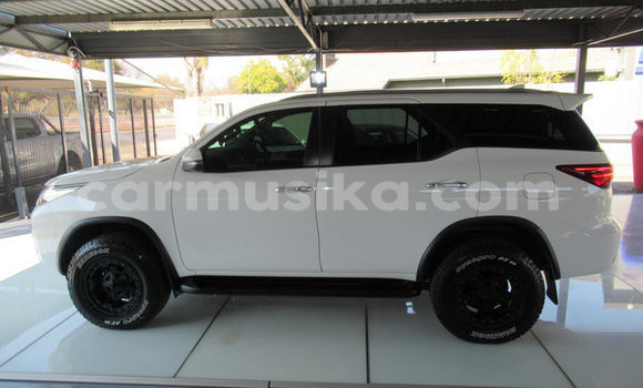 Acheter Occasion Voiture Toyota Fortuner Blanc à Beitbridge, Matabeleland South Acheter Occasion Voiture Toyota Fortuner Blanc à Beitbridge, Matabeleland South