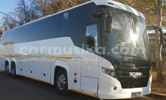 Acheter Occasion Utilitaire Scania R420 Blanc à Beitbridge, Matabeleland South Acheter Occasion Utilitaire Scania R420 Blanc à Beitbridge, Matabeleland South