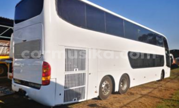 Acheter Occasion Utilitaire Volvo F4 Blanc à Beitbridge, Matabeleland South Acheter Occasion Utilitaire Volvo F4 Blanc à Beitbridge, Matabeleland South