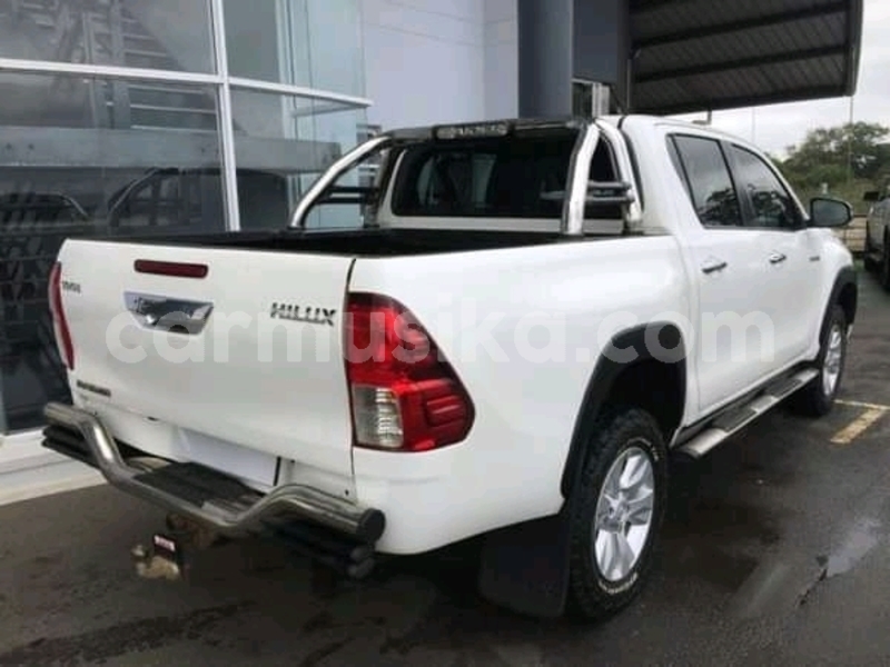 Big with watermark toyota hilux matabeleland south beitbridge 9589