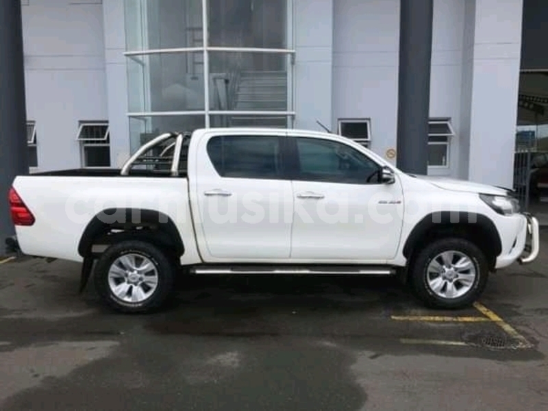 Big with watermark toyota hilux matabeleland south beitbridge 9589