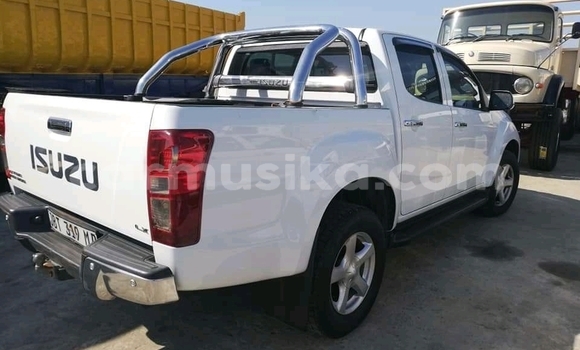 Tenga Tsaru Isuzu KB Chena Mota in Beitbridge in Matabeleland South Tenga Tsaru Isuzu KB Chena Mota in Beitbridge in Matabeleland South