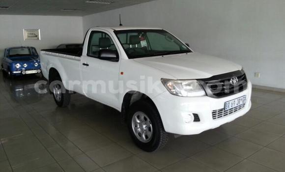 Tenga Tsaru Toyota Hilux Chena Mota in Beitbridge in Matabeleland South Tenga Tsaru Toyota Hilux Chena Mota in Beitbridge in Matabeleland South