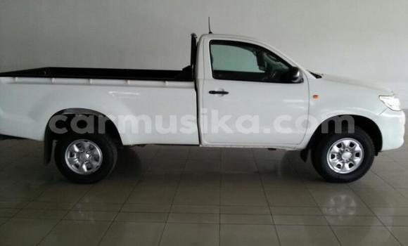 Tenga Tsaru Toyota Hilux Chena Mota in Beitbridge in Matabeleland South Tenga Tsaru Toyota Hilux Chena Mota in Beitbridge in Matabeleland South