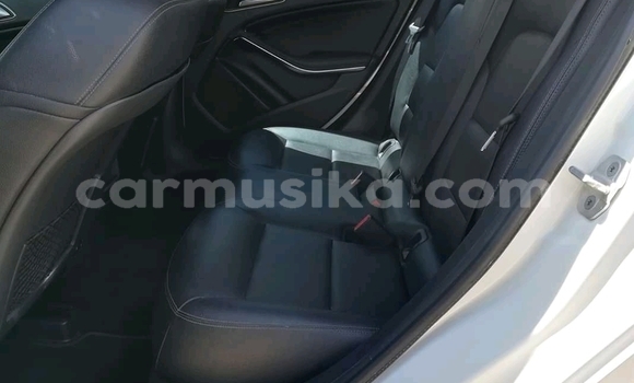 Tenga Tsaru Mercedes‒Benz C–Class Chena Mota in Beitbridge in Matabeleland South Tenga Tsaru Mercedes‒Benz C–Class Chena Mota in Beitbridge in Matabeleland South