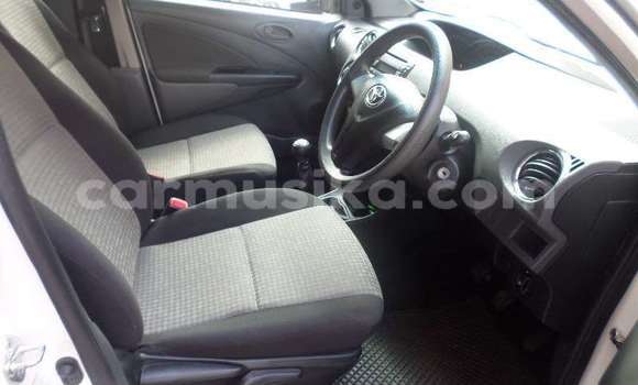 Nunua Ilio tumika Toyota Auris Nyeupe Gari ndani ya Beitbridge nchini Matabeleland Kusini Nunua Ilio tumika Toyota Auris Nyeupe Gari ndani ya Beitbridge nchini Matabeleland Kusini