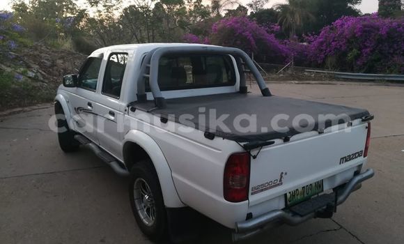 Acheter Occasion Voiture Mazda B–series Blanc à Beitbridge, Matabeleland South Acheter Occasion Voiture Mazda B–series Blanc à Beitbridge, Matabeleland South