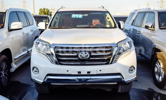 Acheter Import Voiture Toyota Prado Blanc à Import - Dubai, Harare Acheter Import Voiture Toyota Prado Blanc à Import - Dubai, Harare