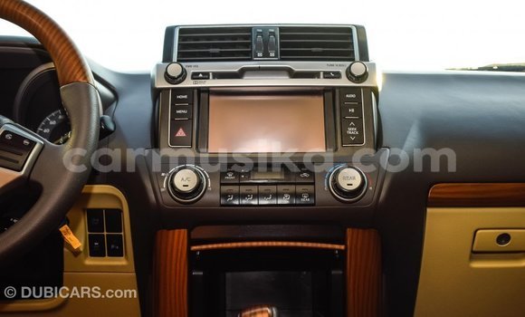 Acheter Import Voiture Toyota Prado Blanc à Import - Dubai, Harare Acheter Import Voiture Toyota Prado Blanc à Import - Dubai, Harare