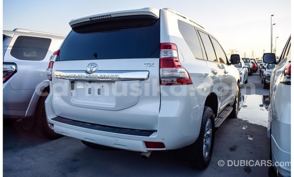 Acheter Import Voiture Toyota Prado Blanc à Import - Dubai, Harare Acheter Import Voiture Toyota Prado Blanc à Import - Dubai, Harare
