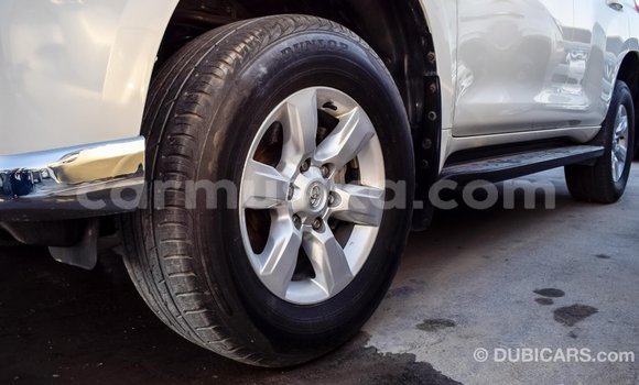 Acheter Import Voiture Toyota Prado Blanc à Import - Dubai, Harare Acheter Import Voiture Toyota Prado Blanc à Import - Dubai, Harare