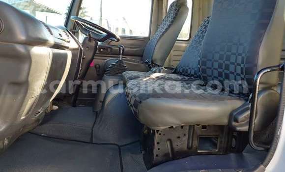 Acheter Occasion Utilitaire Hino 300 Series Blanc à Beitbridge, Matabeleland South Acheter Occasion Utilitaire Hino 300 Series Blanc à Beitbridge, Matabeleland South