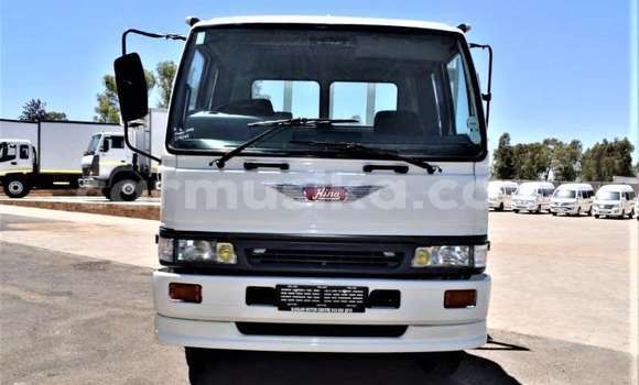 Acheter Occasion Utilitaire Hino 300 Series Blanc à Beitbridge, Matabeleland South Acheter Occasion Utilitaire Hino 300 Series Blanc à Beitbridge, Matabeleland South