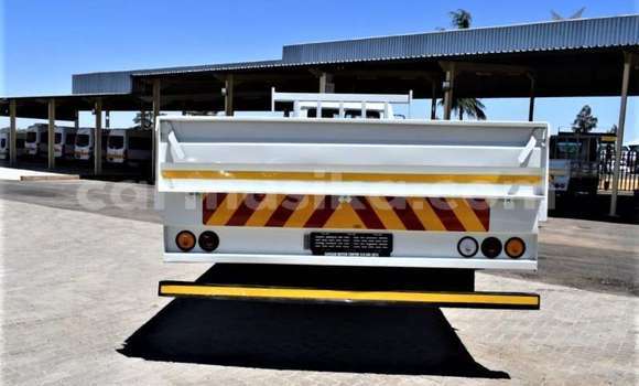 Acheter Occasion Utilitaire Hino 300 Series Blanc à Beitbridge, Matabeleland South Acheter Occasion Utilitaire Hino 300 Series Blanc à Beitbridge, Matabeleland South