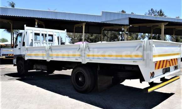 Acheter Occasion Utilitaire Hino 300 Series Blanc à Beitbridge, Matabeleland South Acheter Occasion Utilitaire Hino 300 Series Blanc à Beitbridge, Matabeleland South