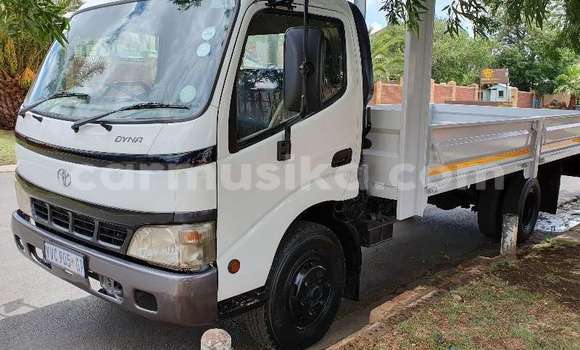 Acheter Occasion Utilitaire Hino 300 Series Blanc à Beitbridge, Matabeleland South Acheter Occasion Utilitaire Hino 300 Series Blanc à Beitbridge, Matabeleland South