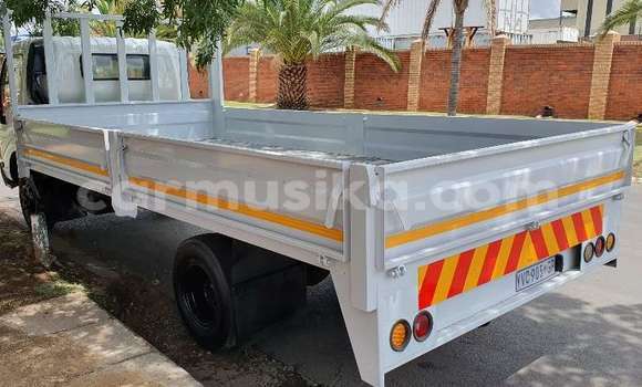 Acheter Occasion Utilitaire Hino 300 Series Blanc à Beitbridge, Matabeleland South Acheter Occasion Utilitaire Hino 300 Series Blanc à Beitbridge, Matabeleland South
