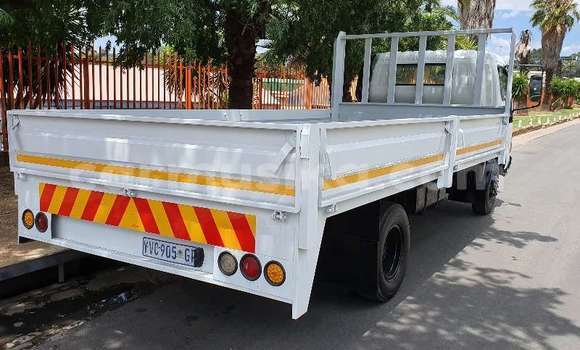 Acheter Occasion Utilitaire Hino 300 Series Blanc à Beitbridge, Matabeleland South Acheter Occasion Utilitaire Hino 300 Series Blanc à Beitbridge, Matabeleland South