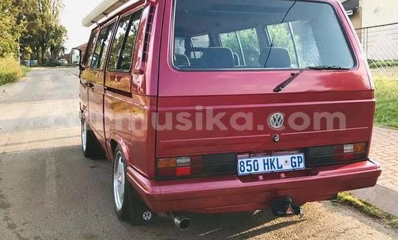 Acheter Occasion Voiture Volkswagen Caravelle Rouge à Beitbridge, Matabeleland South Acheter Occasion Voiture Volkswagen Caravelle Rouge à Beitbridge, Matabeleland South