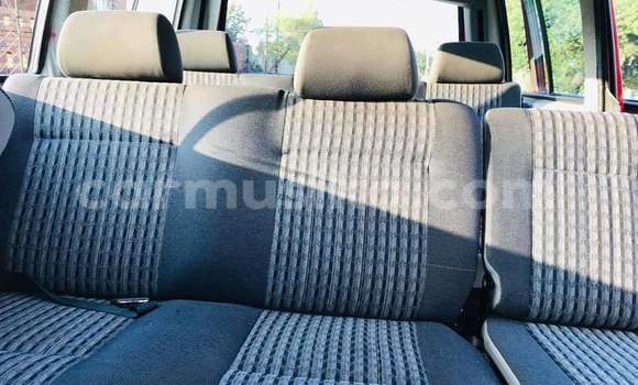 Acheter Occasion Voiture Volkswagen Caravelle Rouge à Beitbridge, Matabeleland South Acheter Occasion Voiture Volkswagen Caravelle Rouge à Beitbridge, Matabeleland South