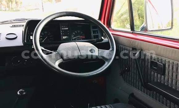 Acheter Occasion Voiture Volkswagen Caravelle Rouge à Beitbridge, Matabeleland South Acheter Occasion Voiture Volkswagen Caravelle Rouge à Beitbridge, Matabeleland South