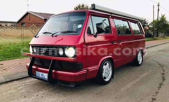 Acheter Occasion Voiture Volkswagen Caravelle Rouge à Beitbridge, Matabeleland South Acheter Occasion Voiture Volkswagen Caravelle Rouge à Beitbridge, Matabeleland South