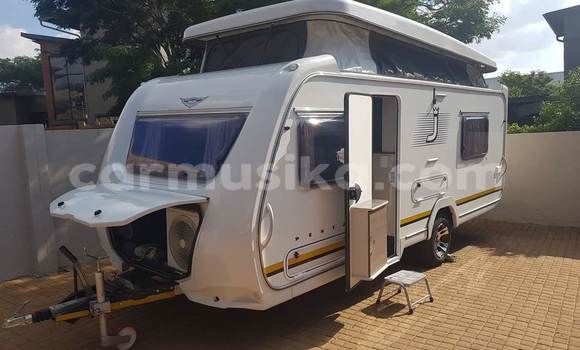 Tenga Tsaru Toyota Hilux Zvimwe Mota in Beitbridge in Matabeleland South Tenga Tsaru Toyota Hilux Zvimwe Mota in Beitbridge in Matabeleland South