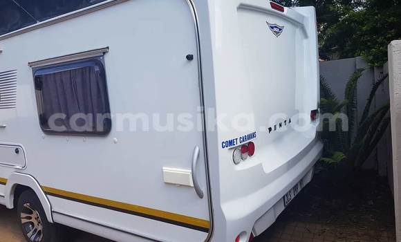 Tenga Tsaru Toyota Hilux Zvimwe Mota in Beitbridge in Matabeleland South Tenga Tsaru Toyota Hilux Zvimwe Mota in Beitbridge in Matabeleland South