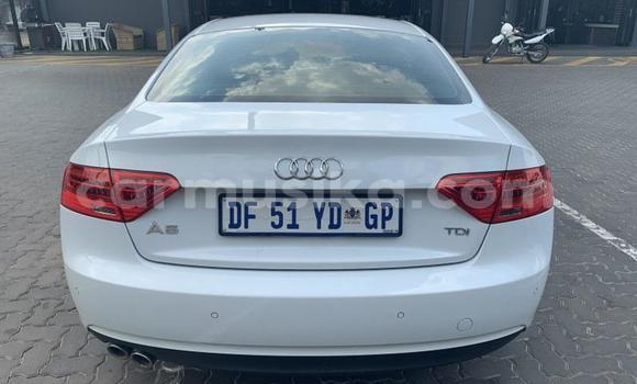 Acheter Occasion Voiture Audi A5 Blanc à Highfield, Harare Acheter Occasion Voiture Audi A5 Blanc à Highfield, Harare