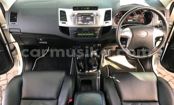 Acheter Occasion Voiture Toyota Hilux Blanc à Bulawayo, Bulawayo Acheter Occasion Voiture Toyota Hilux Blanc à Bulawayo, Bulawayo