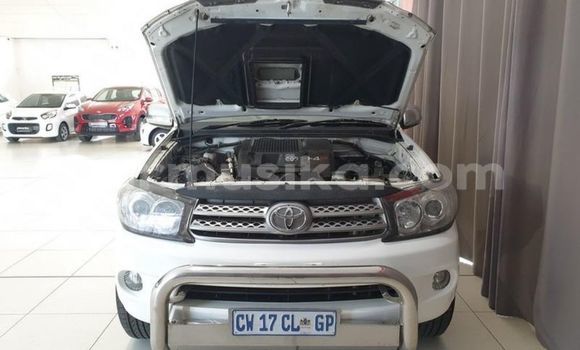 Acheter Occasion Voiture Toyota Fortuner Blanc à Beitbridge, Matabeleland South Acheter Occasion Voiture Toyota Fortuner Blanc à Beitbridge, Matabeleland South